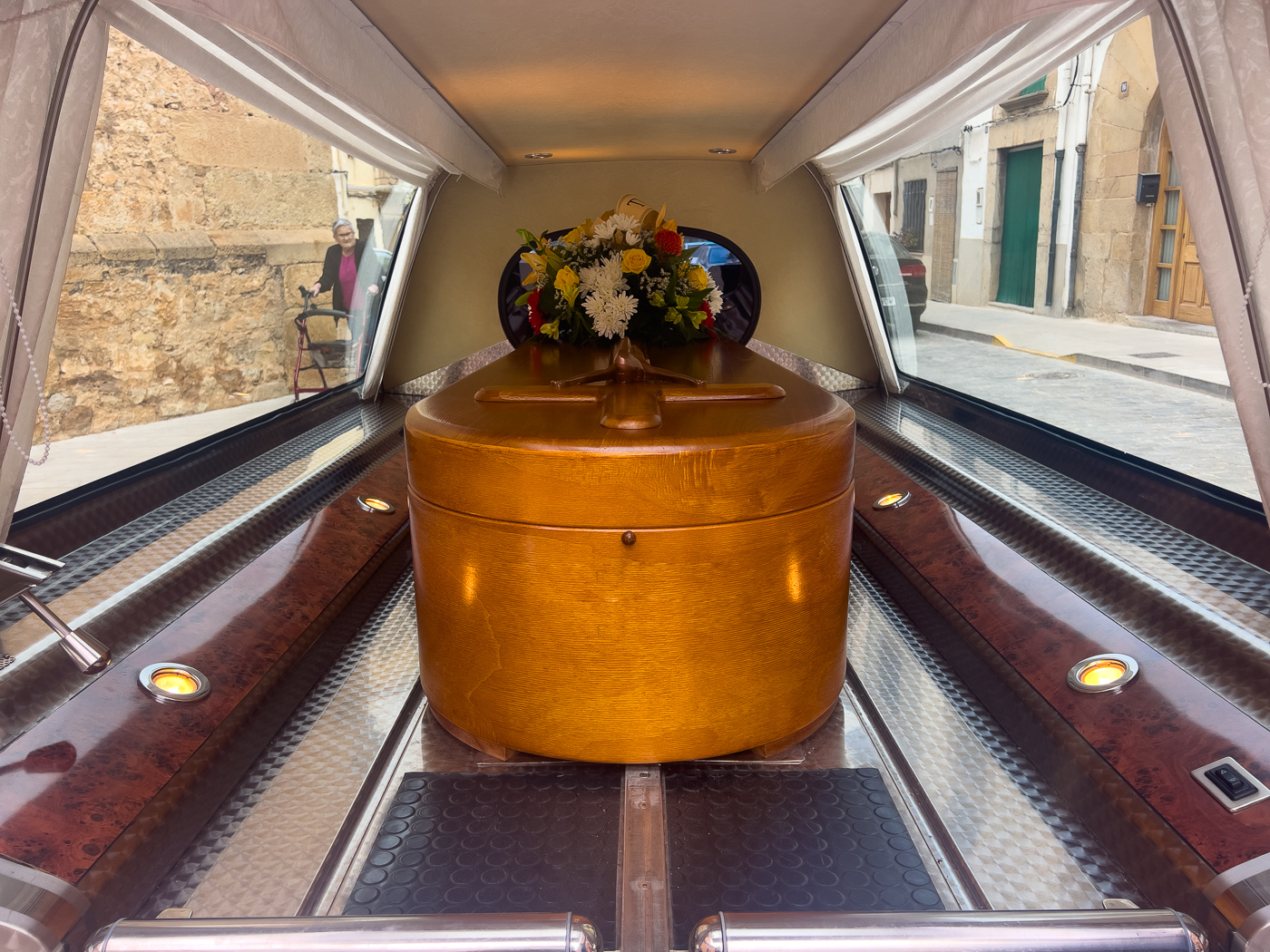 A very simple, but beautiful coffin for Felip